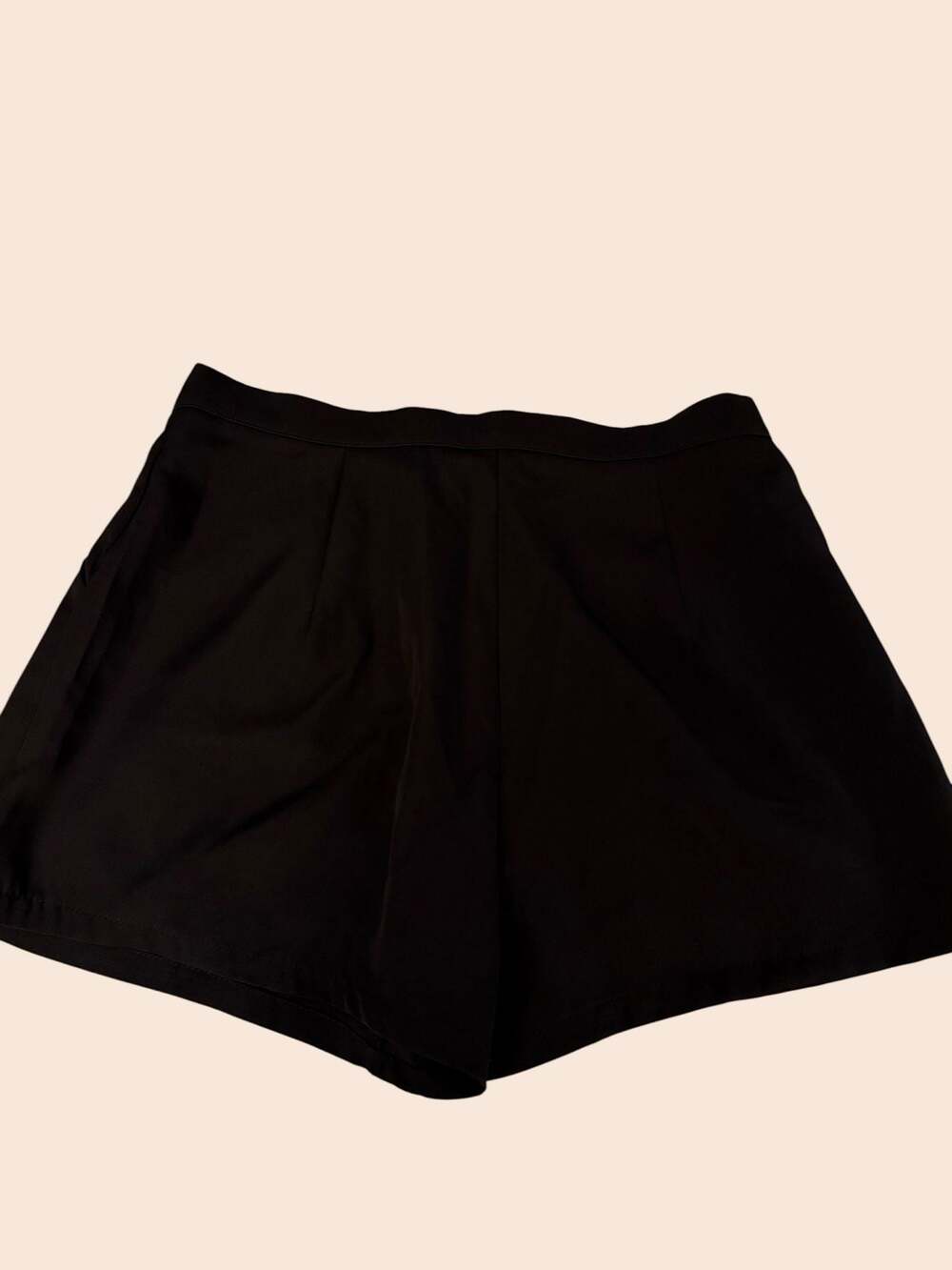 Unbranded Black High-Waisted Pleated Shorts Size L